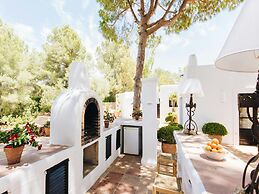 Country-view Villa With Pool