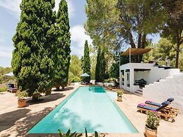 Country-view Villa With Pool