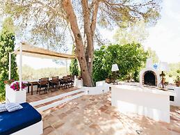 Country-view Villa With Pool