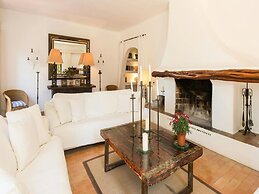 Country-view Villa With Pool