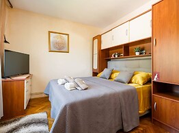 Luxury Seget Donji Apartments With Terrace and Sea View