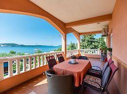 Luxury Seget Donji Apartments With Terrace and Sea View