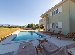 Idyllic Getaway Lovrec Villa With Pool