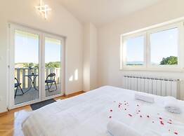 Idyllic Getaway Lovrec Villa With Pool