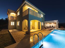 Idyllic Getaway Lovrec Villa With Pool