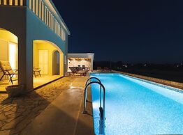 Idyllic Getaway Lovrec Villa With Pool