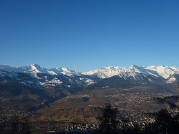 Lovely Apartment With Mountain Views