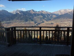 Lovely Apartment With Mountain Views