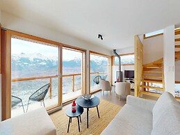 Cozy Chalet Amidst Valley With Balcony