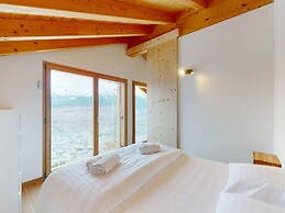 Cozy Chalet Amidst Valley With Balcony