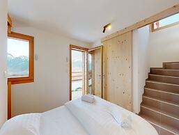 Cozy Chalet Amidst Valley With Balcony
