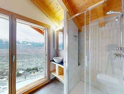 Cozy Chalet Amidst Valley With Balcony