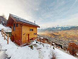 Cozy Chalet Amidst Valley With Balcony