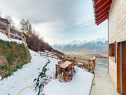 Cozy Chalet Amidst Valley With Balcony