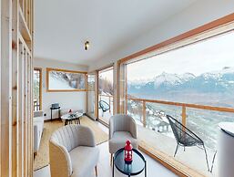 Cozy Chalet Amidst Valley With Balcony