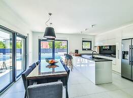 Modern Kastel Villa With Private Pool, Gym, and Large Outdoor Space