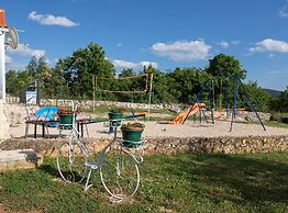 Serene Retreat Holiday Home With Pool