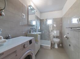 Serene Retreat Holiday Home With Pool