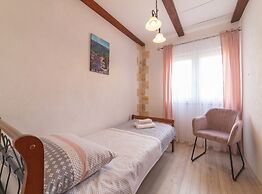 Serene Retreat Holiday Home With Pool