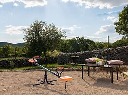 Serene Retreat Holiday Home With Pool