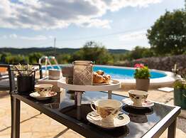 Serene Retreat Holiday Home With Pool