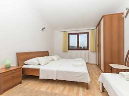 Relaxing Holiday Home With Pool, Fitness Area, and Entertainment Facil