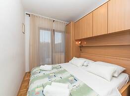 Relaxing Holiday Home With Pool, Fitness Area, and Entertainment Facil