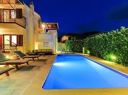 Relaxing Holiday Home With Pool, Fitness Area, and Entertainment Facil