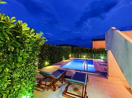 Relaxing Holiday Home With Pool, Fitness Area, and Entertainment Facil