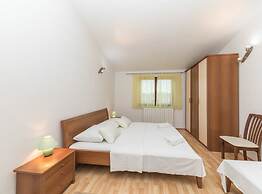 Relaxing Holiday Home With Pool, Fitness Area, and Entertainment Facil