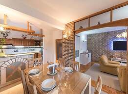 Relaxing Holiday Home With Pool, Fitness Area, and Entertainment Facil