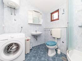 Relaxing Holiday Home With Pool, Fitness Area, and Entertainment Facil