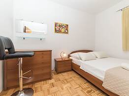 Relaxing Holiday Home With Pool, Fitness Area, and Entertainment Facil