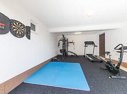 Relaxing Holiday Home With Pool, Fitness Area, and Entertainment Facil