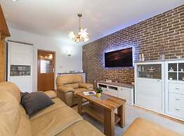 Relaxing Holiday Home With Pool, Fitness Area, and Entertainment Facil