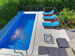 Relaxing Holiday Home With Pool, Fitness Area, and Entertainment Facil