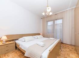 Relaxing Holiday Home With Pool, Fitness Area, and Entertainment Facil