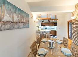 Relaxing Holiday Home With Pool, Fitness Area, and Entertainment Facil