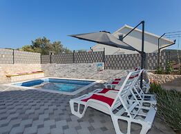 Elegant Oasis Vinisce Villa With Pool