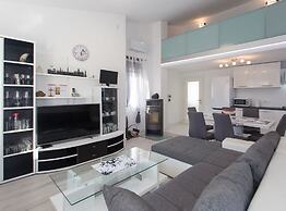 Elegant Oasis Vinisce Villa With Pool