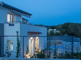 Elegant Oasis Vinisce Villa With Pool