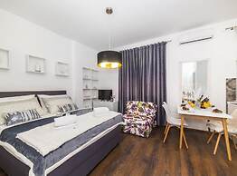 Charming Villa With Outdoor Pool, Bbq, and Sun Deck in Tranquil Kaštel