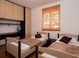 Elegant Hideaway Apartment With Pool