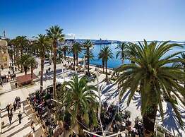 Elegant Hideaway Apartment With Pool