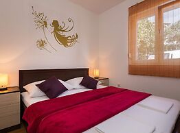 Elegant Hideaway Apartment With Pool