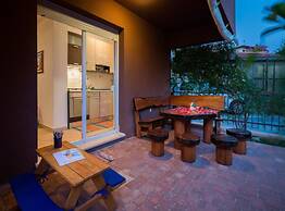 Elegant Hideaway Apartment With Pool