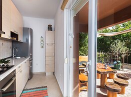 Elegant Hideaway Apartment With Pool