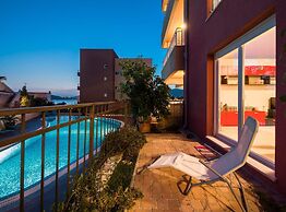 Elegant Hideaway Apartment With Pool