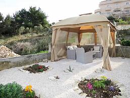 Sea-view Apartments With Pool, Terrace, and Outdoor Lounge in Scenic Č