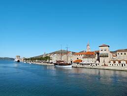 Sea-view Apartments With Pool, Terrace, and Outdoor Lounge in Scenic Č